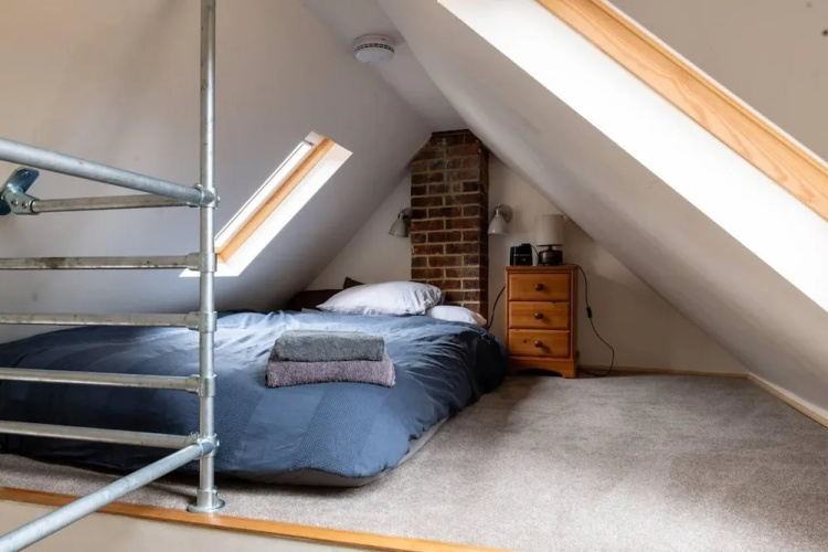 Adorable and Cosy Tiny Cottage