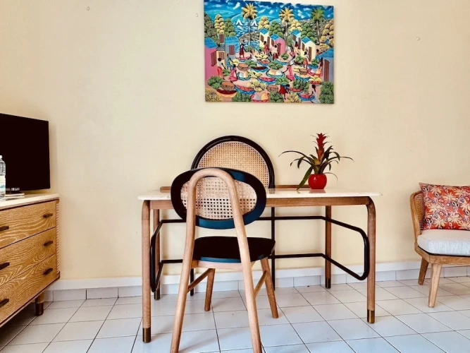 2 Bedrooms Apartment
