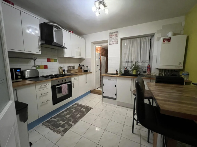 Specious 2 x Double Bedroom Flat in London E18