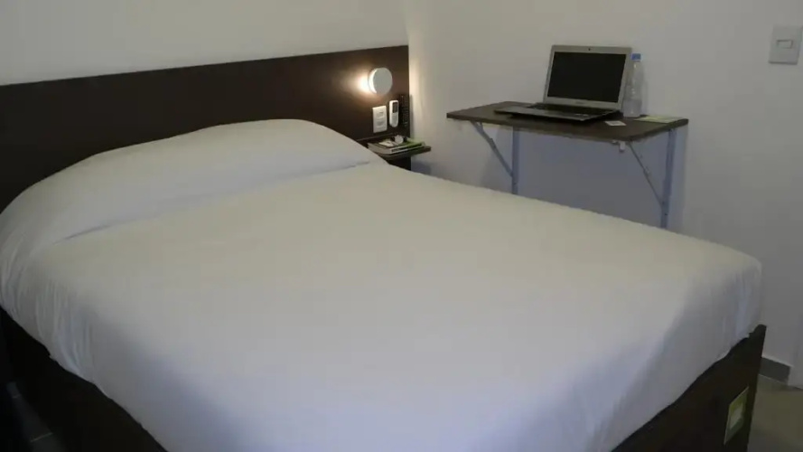 Mr. Hostel Business Lodge
