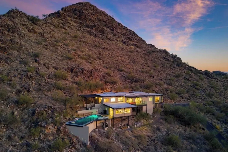 4 Bedrooms Cottage