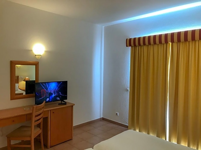 Superior room with balcony and with pool view