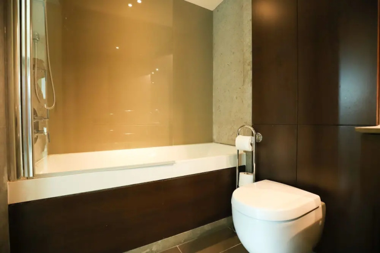 Stunning 2 Bedroom Great Location