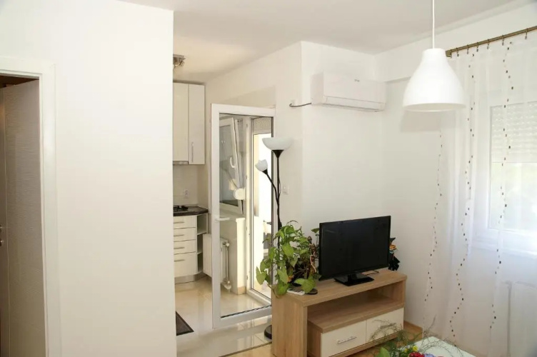 Apartment Max