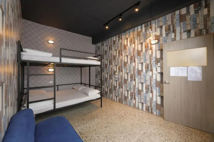 Topbunk Hostel