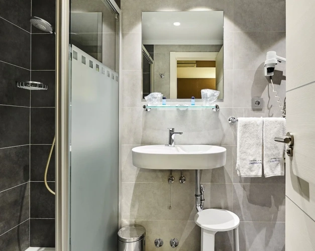 Standard Twin room with city view