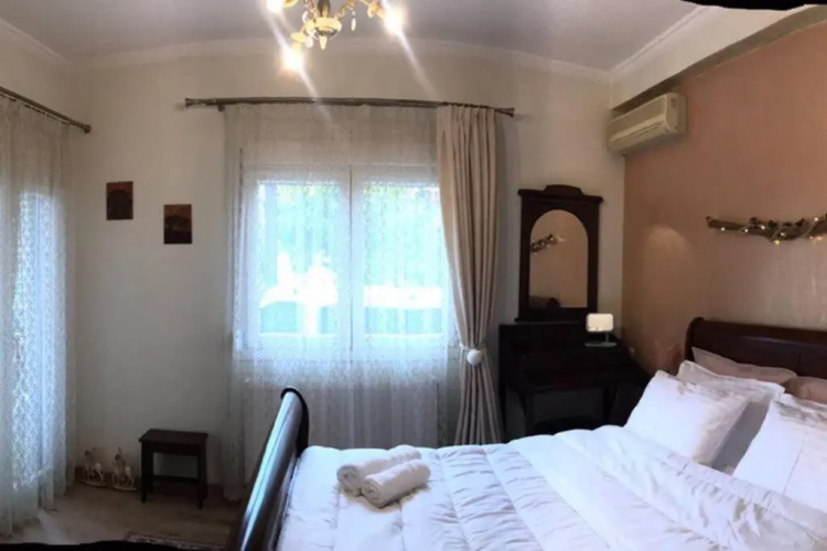 Corner House Volos