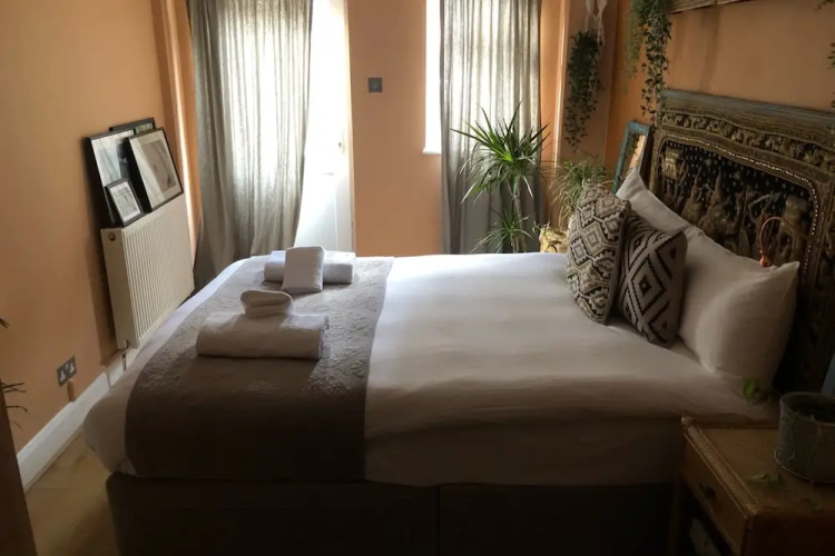 Shepherd's Bush 1 Bedroom Apartment