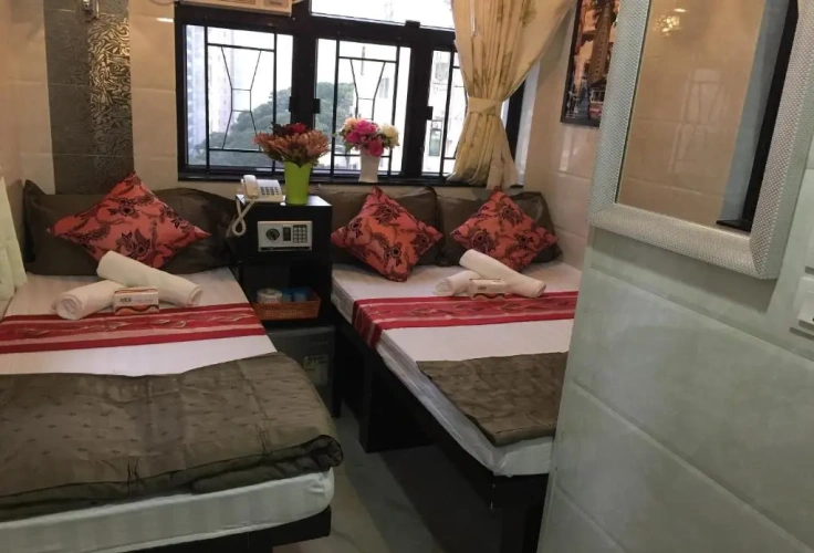 Standard Triple room