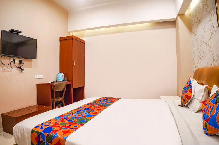 Fabhotel Divine Casa