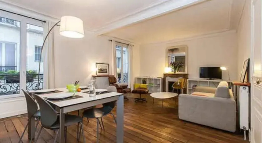 Apartment between Montmartre and Opera