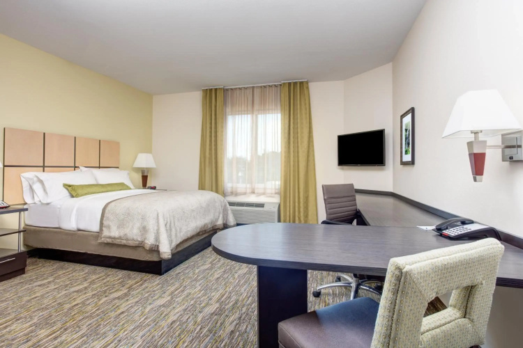 Candlewood Suites Cut Off by IHG