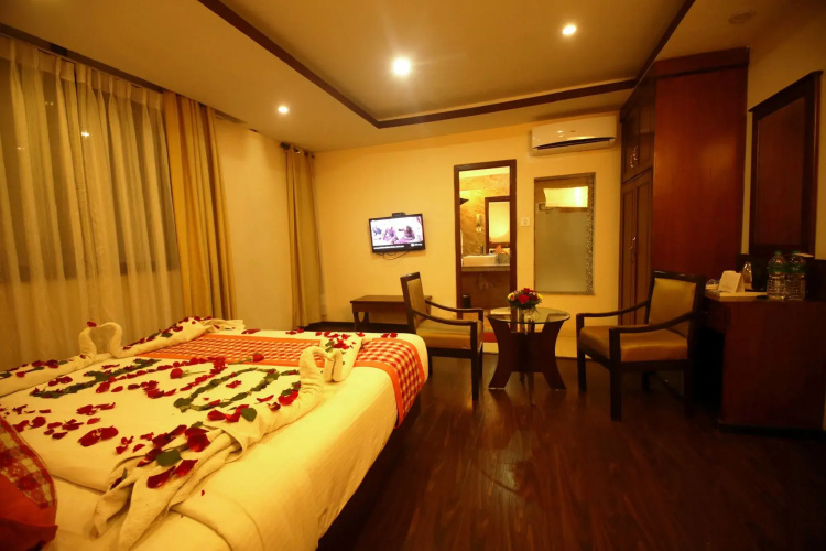Yellow Pagoda Hotel