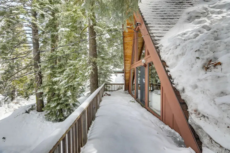 Rustic Truckee Cabin w/ Donner Lake Views!