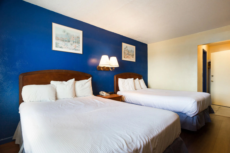 Aqua Breeze Inn