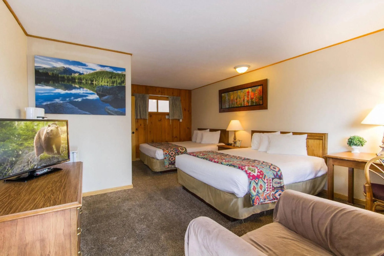 Coyote Mountain Lodge