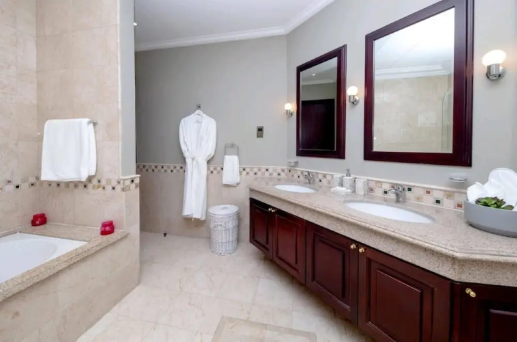 Beautiful 7 Bedrooms Villa A10