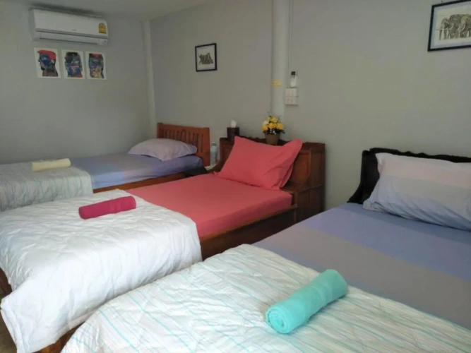 Standard Triple room
