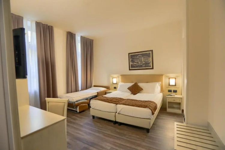 Standard Triple room