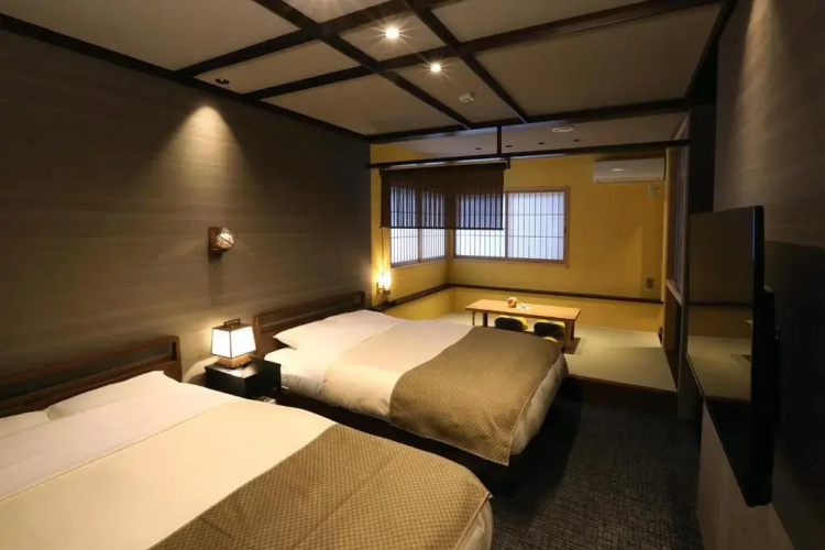 Hana Akari