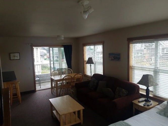 Sea Breeze Court