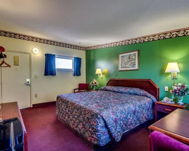 Rodeway Inn / Harbor