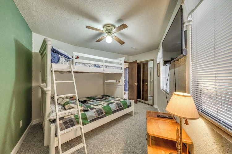 2 Bedrooms Apartment