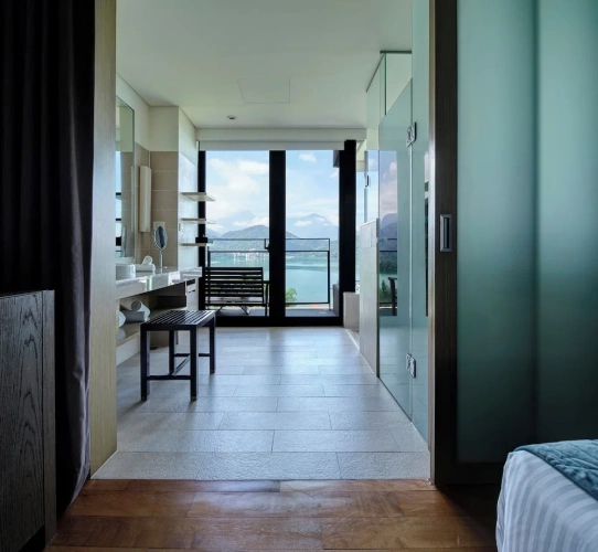 Classic Double room with balcony and with lake view