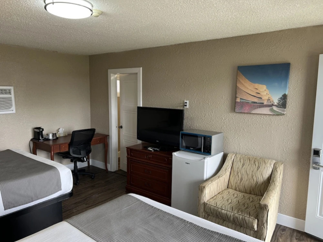 Champlain Motor Inn