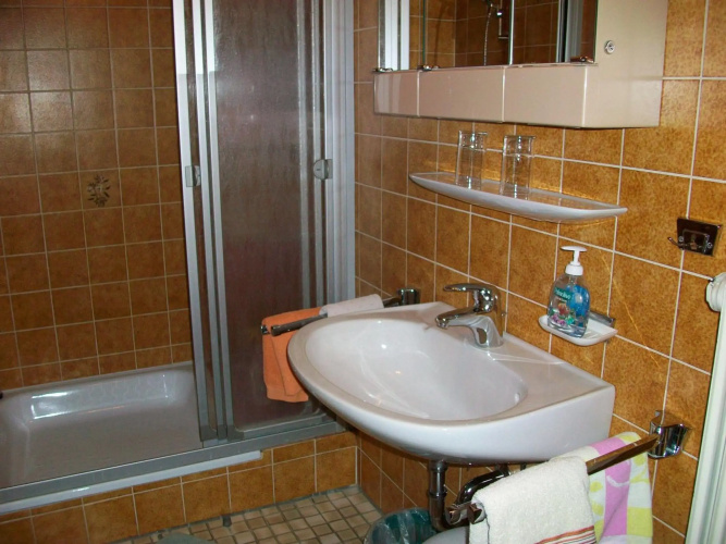 Ferienwohnung Emilia mit Bergblick (Osten)