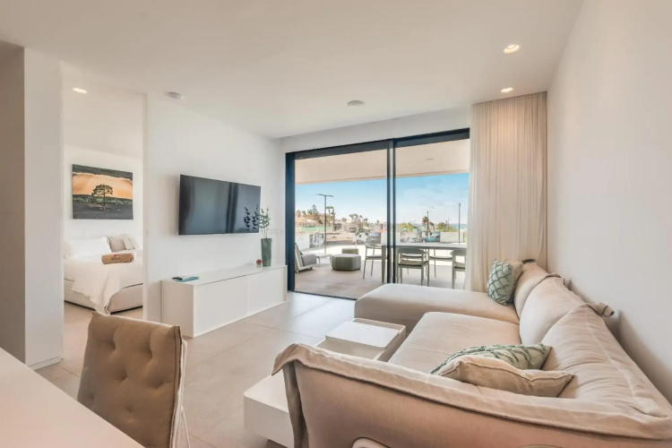 Infinity 0-8 LUXE SEA VIEW 2B