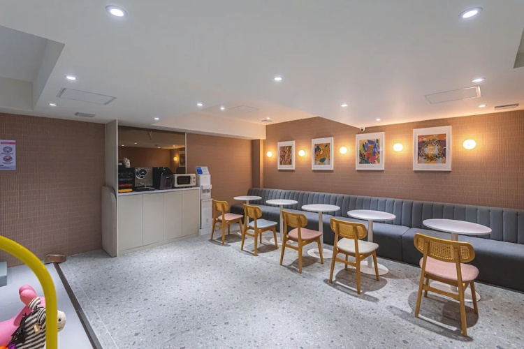 Asherah Villard Aqua Business Hotel