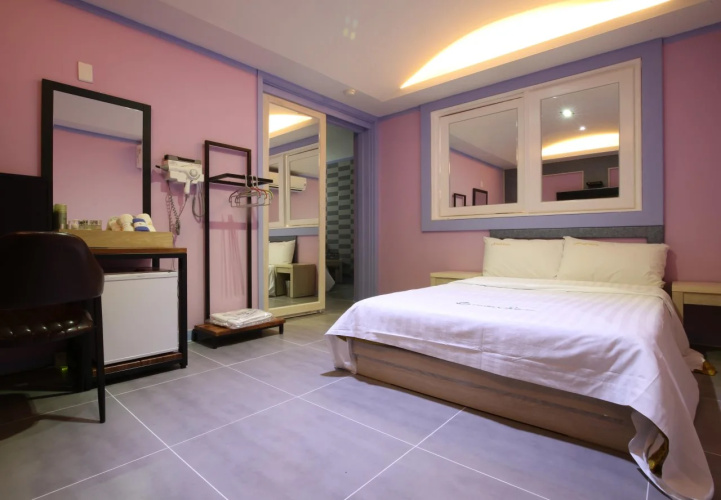 Show Hotel
