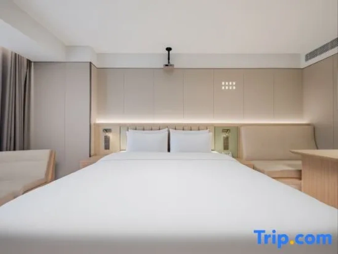 Standard Double room with city view