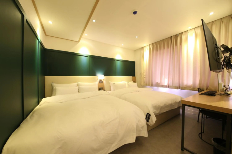 Brooks Hotel