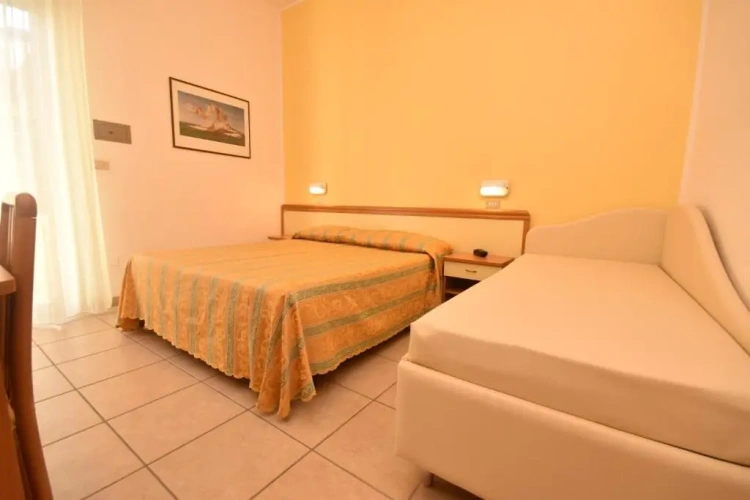 Standard Triple room with balcony