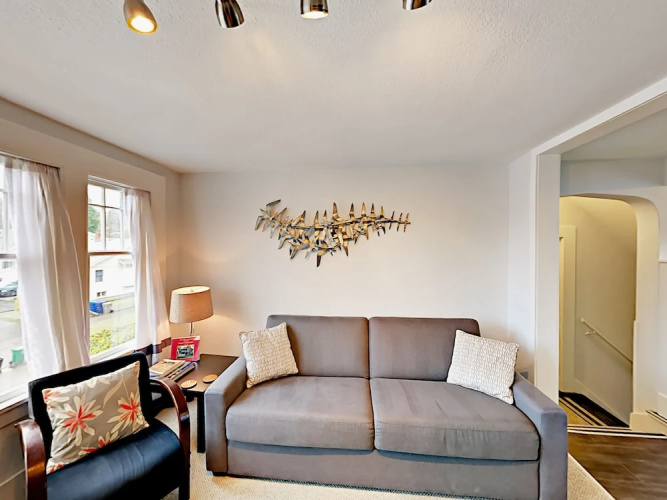 1302 N 49th St Apartment Upper Unit