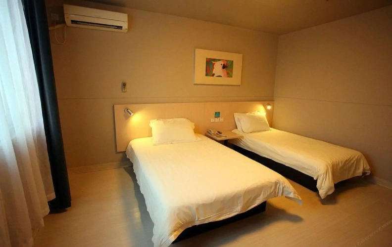 Standard Twin room with view