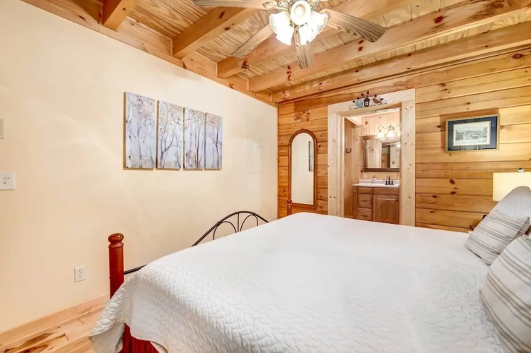 Waynesville Cabin w/ Covered Deck & Fire Pit!