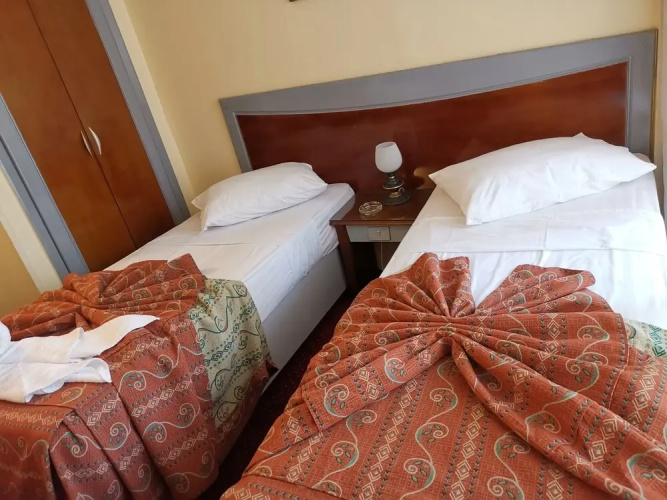 Trio Caroline Hotel