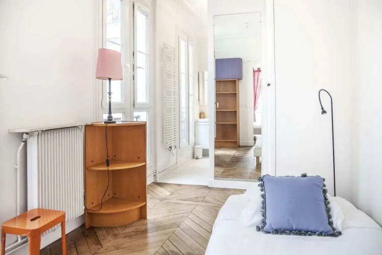 Charming Apartment With Balcony - 5 min Republique