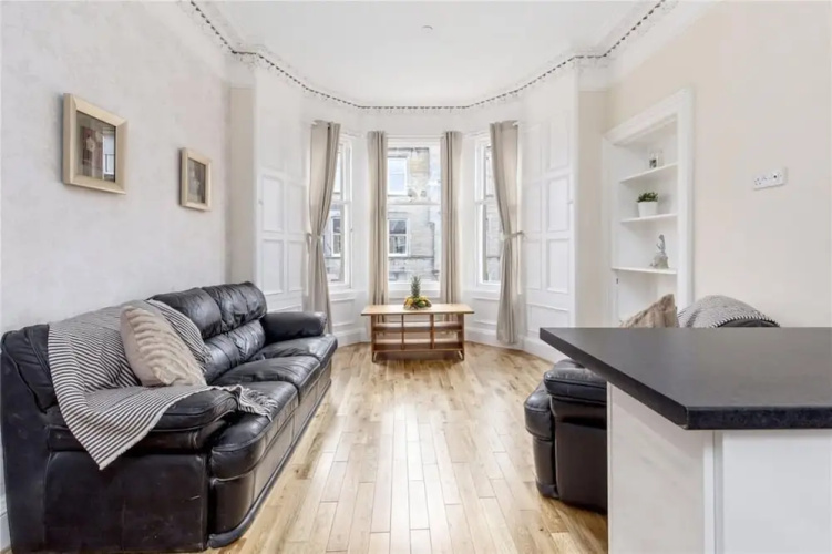 5 Bedroom Flat With Great Views In Bruntsfield