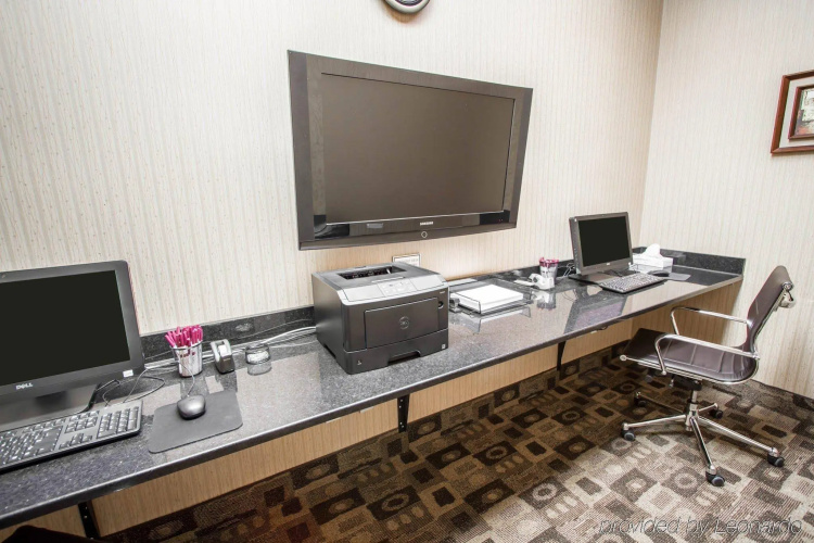 Holiday Inn Express & Suites Buffalo Downtown - Medical CTR photo 17