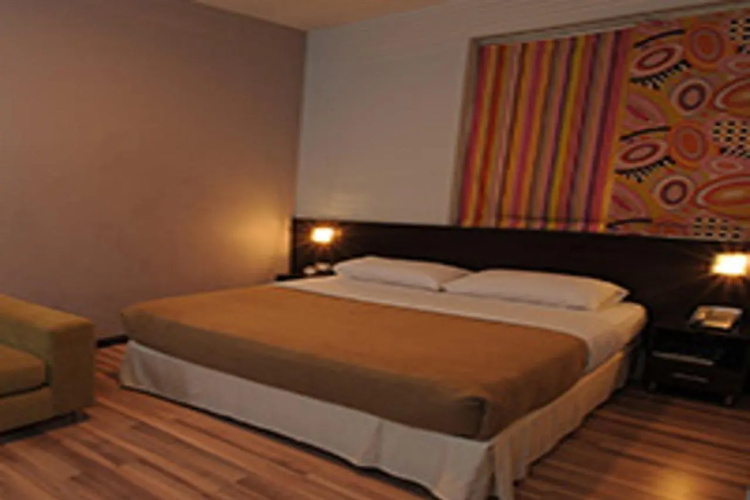 Suite Hotel Chrome Over view