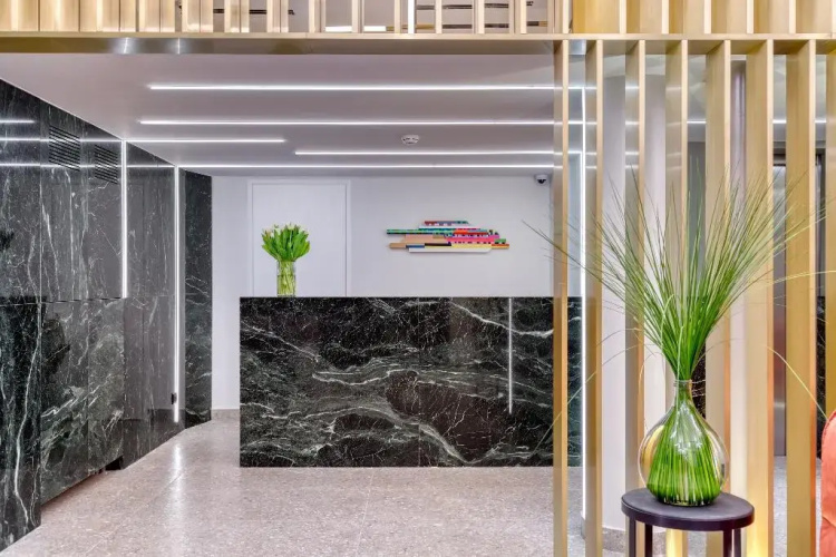Bob W Eolou Hotel