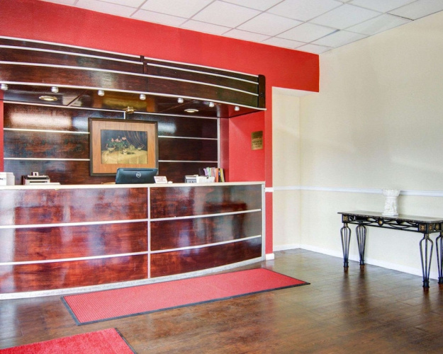 Red Roof Inn Pine Bluff