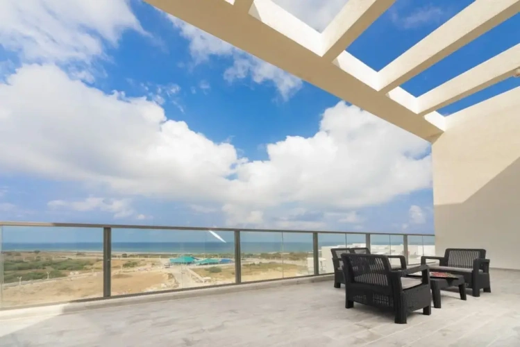 3 Bedrooms Apartment