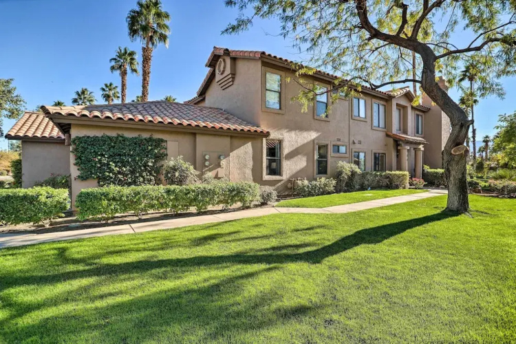 Near Golfing: Palm Desert Condo w/ Pool Access!