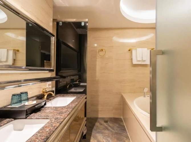 Suite with balcony and with view