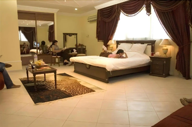 Al Muntazah Plaza Hotel